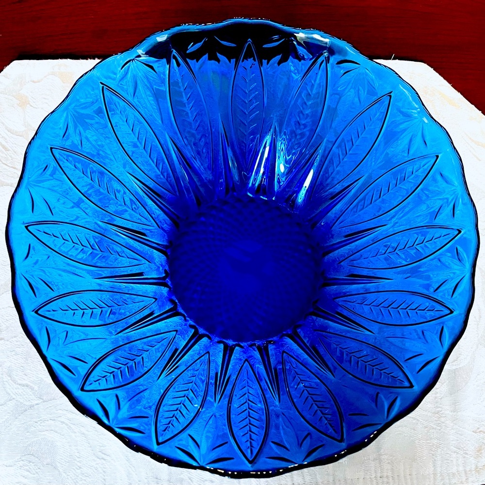 Royal blue cobalt blue glass deep serving bowl 24cm top diameter leaves pattern